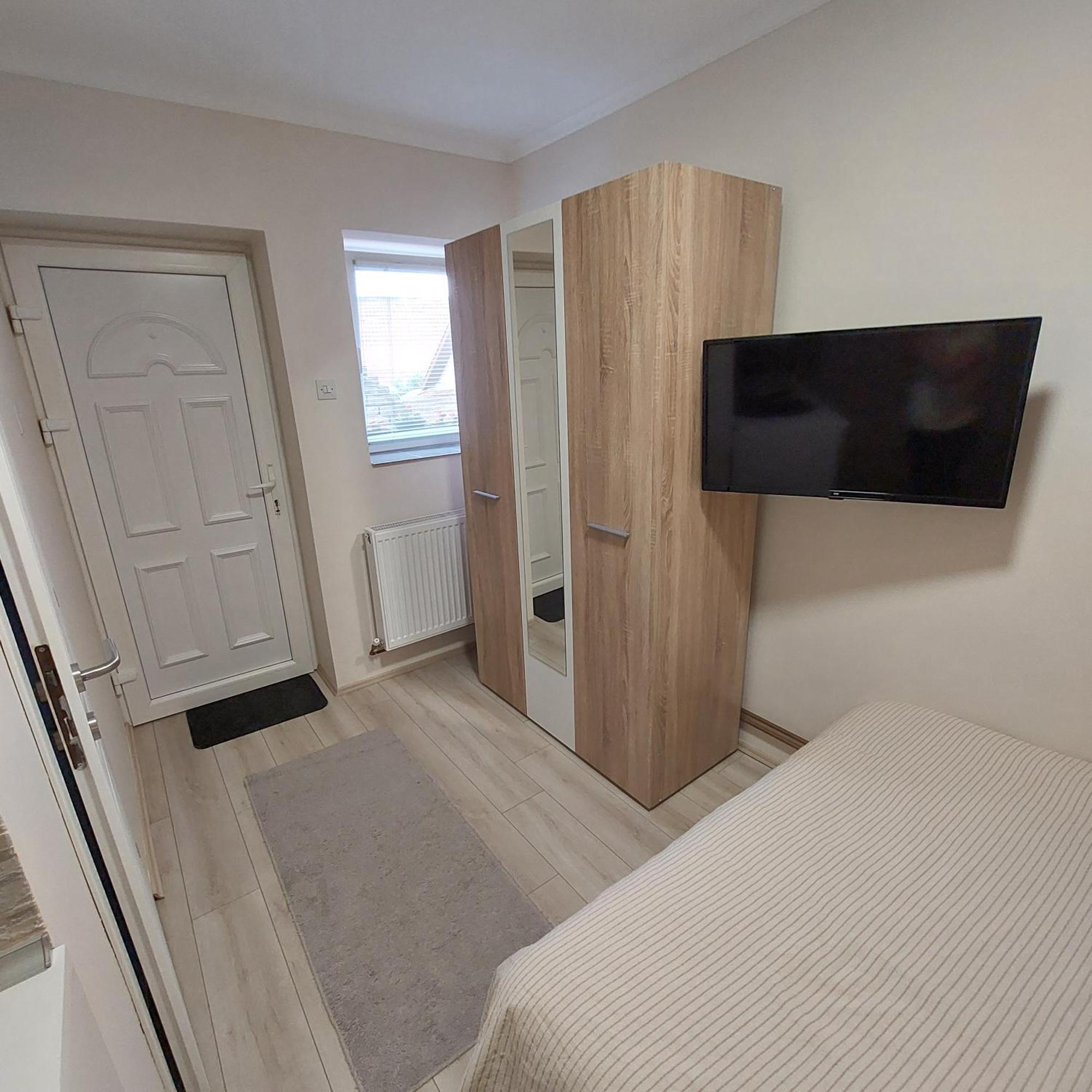 Sobe Tanja Apartment Subotica Luaran gambar